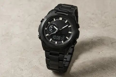 Montre Casio noire à affichage analogique et numérique, boîtier rond en résine et bracelet assorti