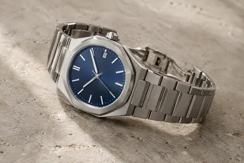 Montre Sapphero à cadran bleu octogonal, bracelet en acier argenté et affichage de la date